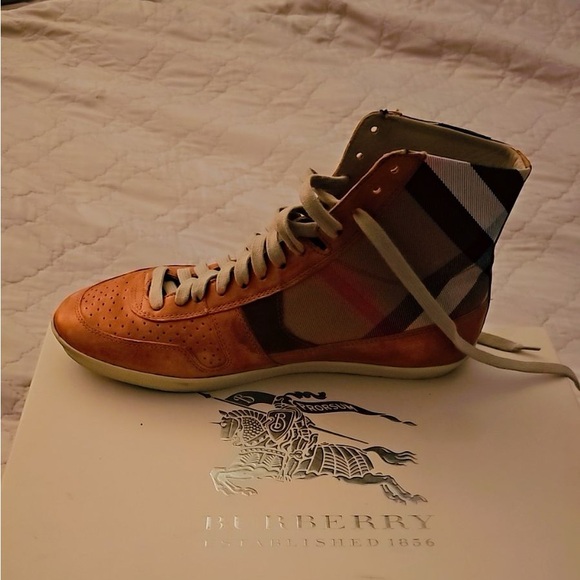 BURBERRY Hi Top Shoes - Picture 2 of 4